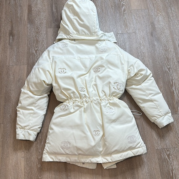 CHANEL 2021 Coat Jacket CC Logo White Padded Down Puffer Hooded size 36 - Picture 8 of 13